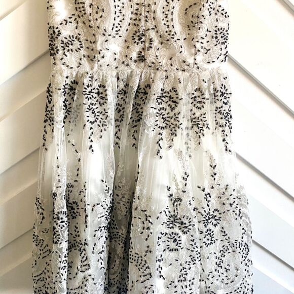 Alice + Olivia Steffy Low V Party Dress - Picture 4 of 7